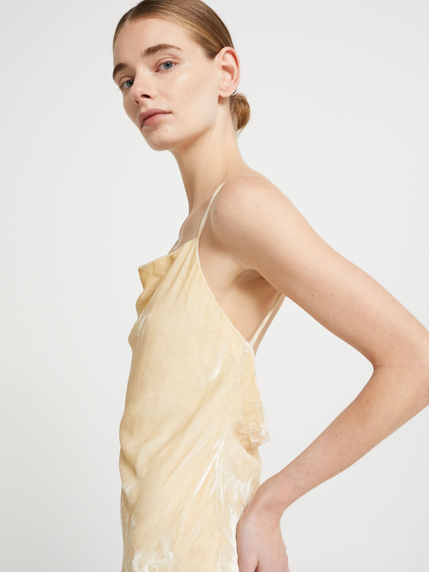 DRESS V